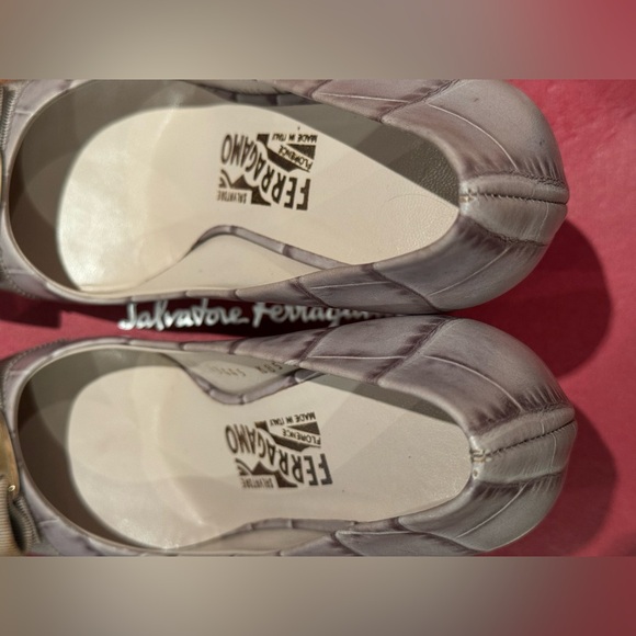 Authentic Salvatore Ferragamo pumps sz 6.5 - Picture 4 of 8